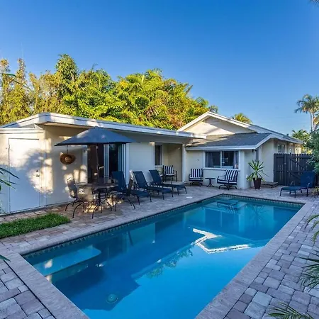 West Palm Beach Bungalow With Swimming Pool